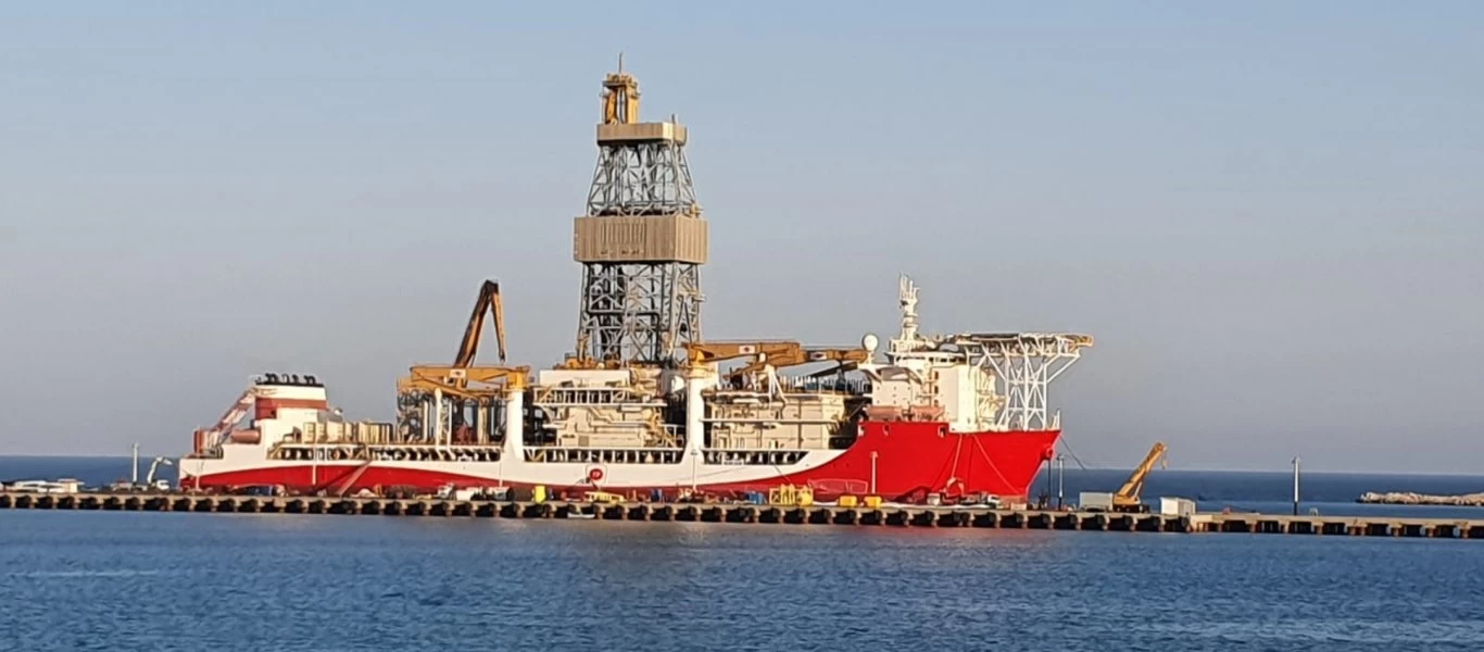 Έστειλαν και πλωτό γεωτρύπανο οι Τούρκοι να περάσει κοντά από το Καστελόριζο